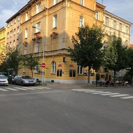 Apatrhostel Brno Extérieur photo