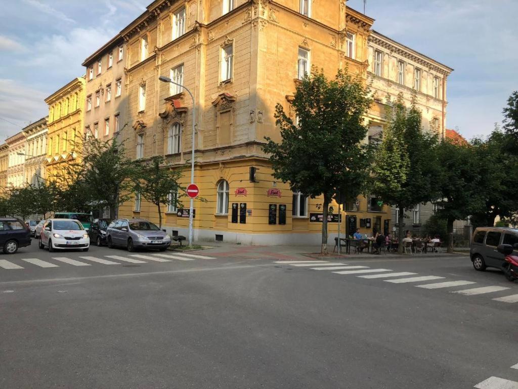 Apatrhostel Brno Extérieur photo